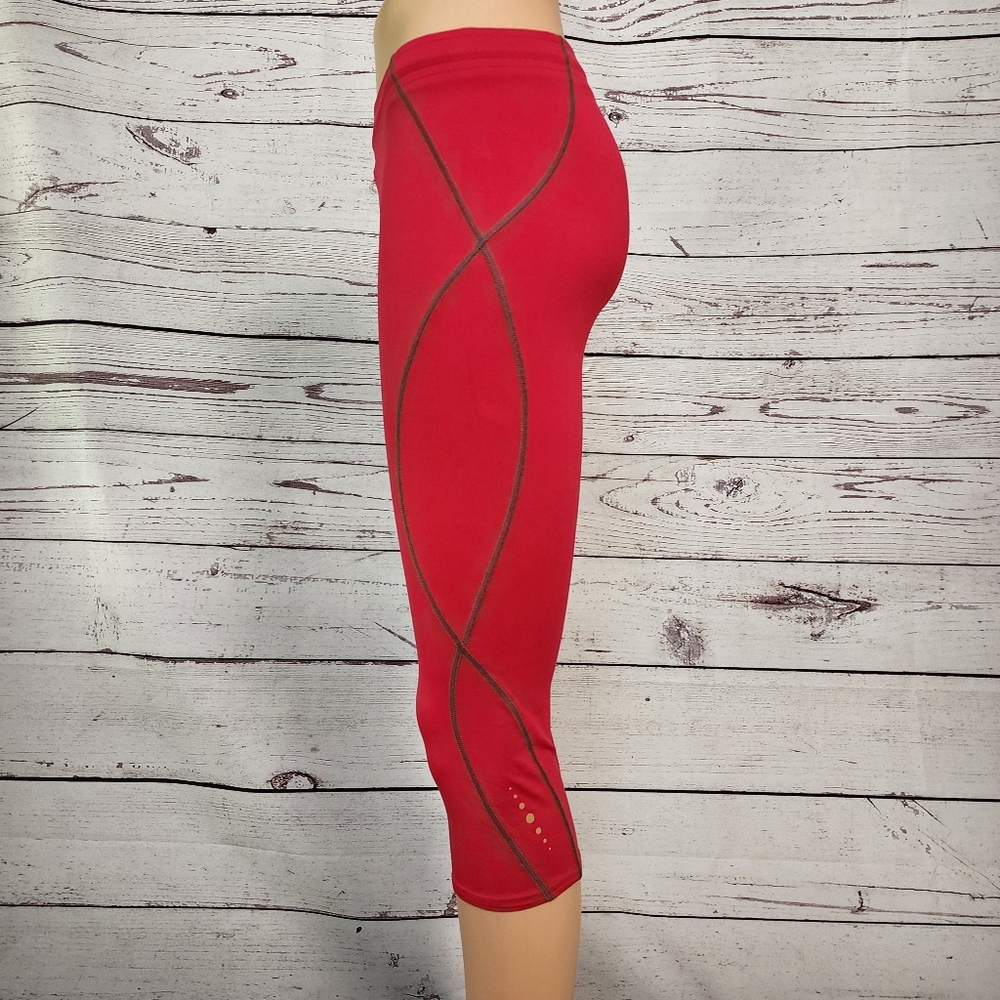 Tommie Copper Women’s Performance Compression Capri Leggings - Red - Medium